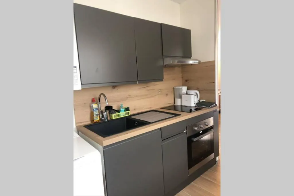 T2 Parking Prive Proche Centre Ville Et Gare Voiron Apartment
