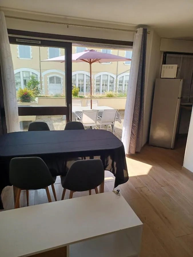 T2 Parking Prive Proche Centre Ville Et Gare Voiron 0*,  France