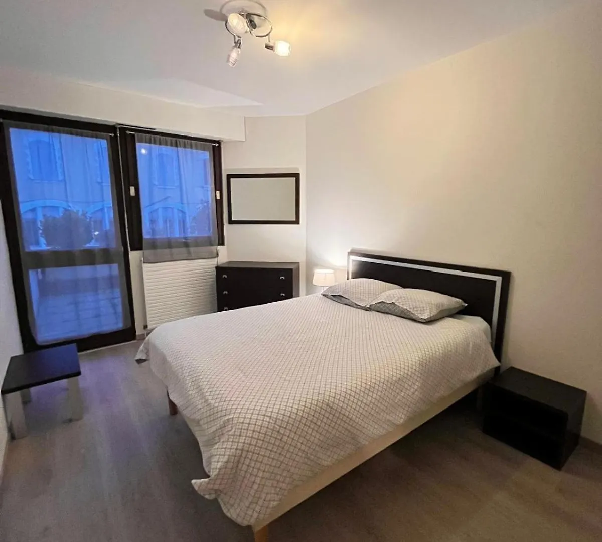 T2 Parking Prive Proche Centre Ville Et Gare Voiron France