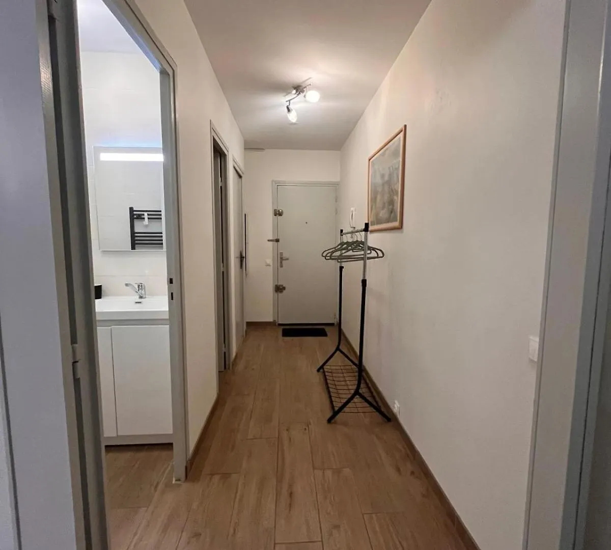 T2 Parking Prive Proche Centre Ville Et Gare Voiron Apartment