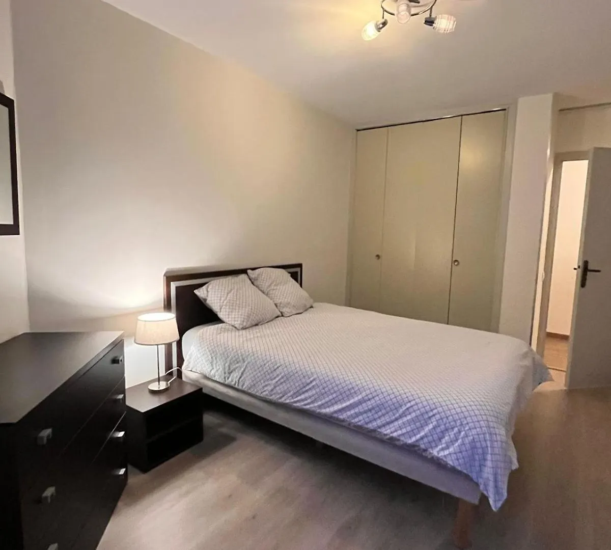 T2 Parking Prive Proche Centre Ville Et Gare Voiron Apartment